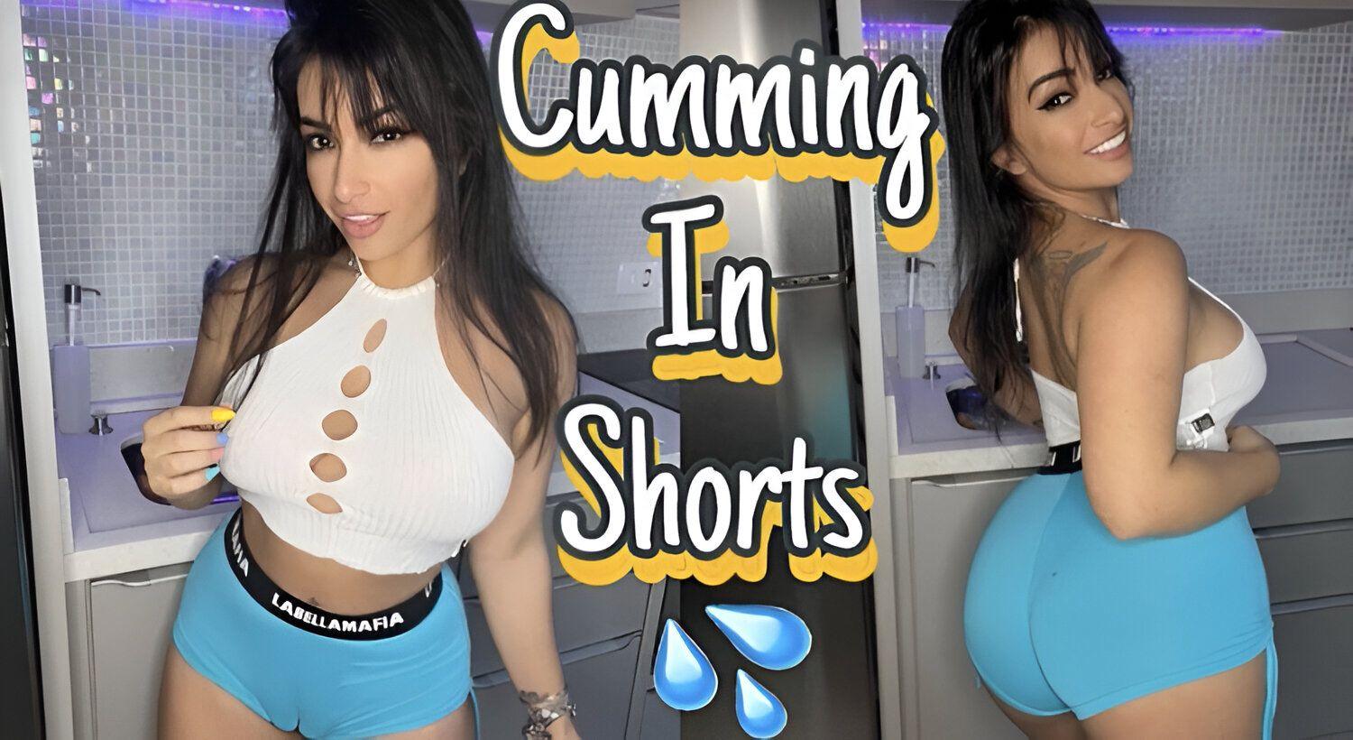 Latina gostosa de bucetinha apertada no short curto - Bangvideos